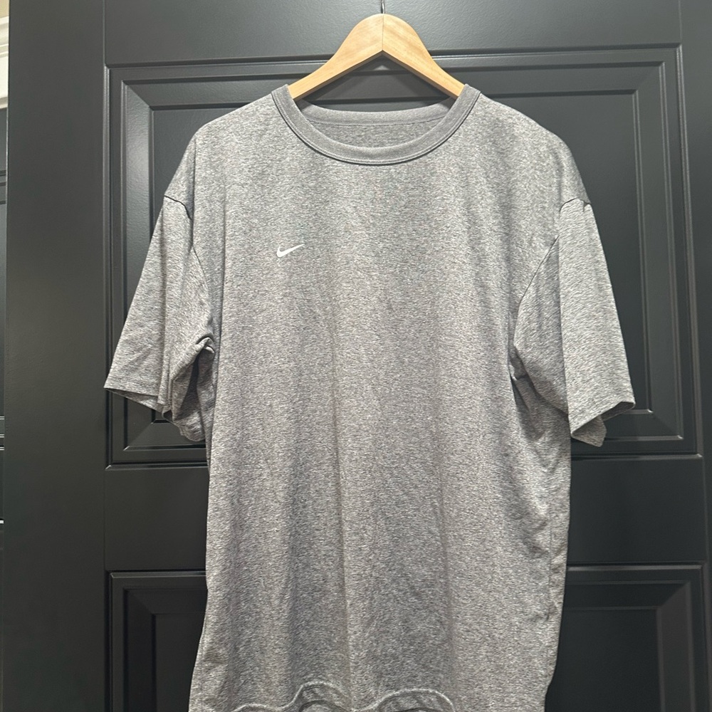 Nike Men's Heather Gray Short Sleeve Tee